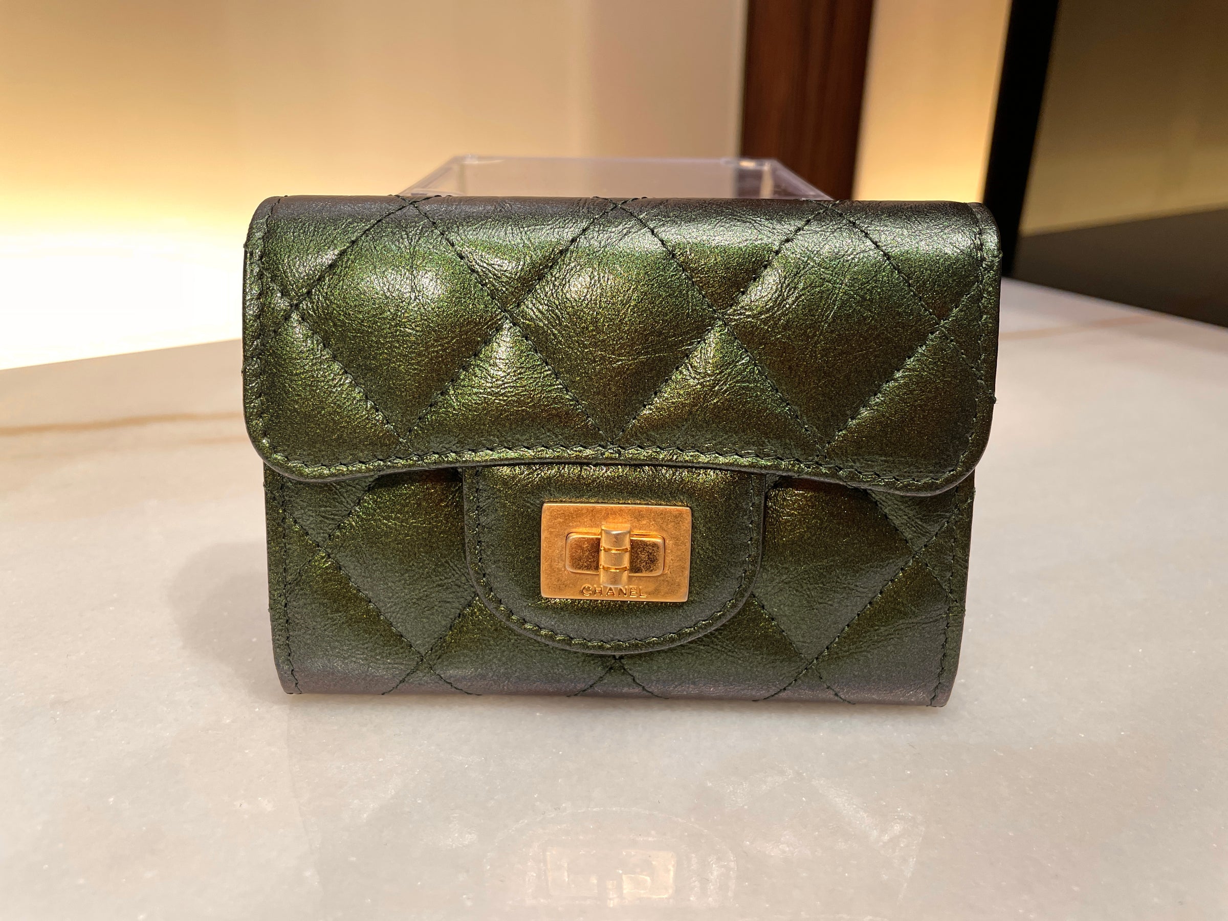 CHANEL Iridescent Caviar Quilted Flap Card Holder Green 237698